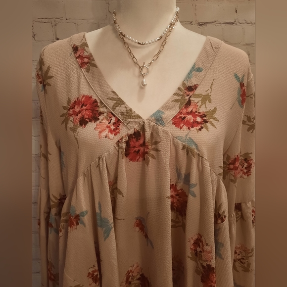 Woman's Flowy Floral Print Blouse - Boutique Brand:Mittoshop - Plus Size -NWT - Picture 6 of 11